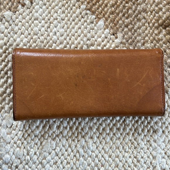 Tory Burch leather envelope continental wallet in tan - Picture 6 of 9